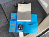 メンテナンスノート【整備記録簿】、取説も揃っています。スマートキーはバッグなどにしまったままボタン操作でエンジンの始動・停止ができて大変便利です。