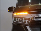 ウインカーが流れるように点灯!LEDシーケンシャルターンシグナルランプです!かっこいいですよ!