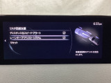 ハンドル操作をアシストすることにより車線からの逸脱回避を支援します。