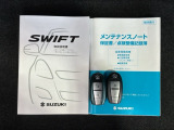 スマートキーは鍵をバッグに入れたままでもドアロックの開閉やエンジンのON・OFFができます。夜間や雨の日も鍵を探さなくて良いので便利です。