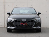 一目でAudiだと分かる特色を持つフロントマスク。
