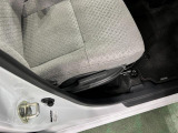 痛みの出やすい運転席シートの角、フロアマット、座面、ともに良好です