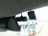 ドライブレコーダーは、車の運転中に前方の映像を記録する装置です。万が一の事故の際に、状況を記録して証拠として利用することができます。