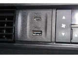 USBソケットがついていますのでコードを繋げばスマートフォンなどの充電が出来ます!オーディオソース USB 対応しております。