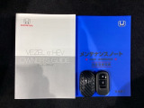 スマートキーは鍵をバッグに入れたままでもドアロックの開閉やエンジンのON・OFFができます。夜間や雨の日も鍵を探さなくて良いので便利です。