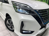 【LEDヘッドライト】悪天候や夜間走行時も良好な視界を確保し安心して運転できる高輝度LEDヘッドライトを装備!点灯速度が早く、消費電力も抑えられています。