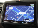 純正ナビを装備。タッチパネル式で使いやすく、お出かけもラクラクです。