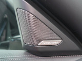 【ハーマンカードン】優れた音響技術と先進性の高いデザインが融合した、上質なインテリアのようなハイクオリティ・オーディオシステムを提供。ドライブで音楽をお楽しみください♪