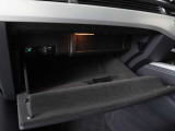 各モデルの情報がインプットされた専用テスターで過去の細かな不具合を確認し、モデルの各部位ごとに専用スペシャルツールを用いて整備します。