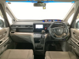 【前方視界】開放的な前方視界!運転がしやすく疲れにくいです♪窓が大きく、見通しがとっても良いおクルマですよ♪
