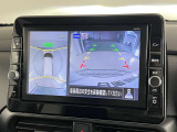 アラウンドビューモニターで車を上空から見下ろしているような映像を映し出します。周囲の状況がひと目でわかります!