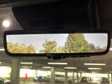 【デジタルインナーミラー】後席の大きな荷物や同乗者で後方が確認しづらい時でも安心!カメラが撮影した車両後方の映像をルームミラー内に表示。クリアな視界で状況の確認が可能です!