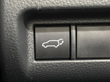 【パワーバックドア】スマートキーや運転席のボタンを押すだけでリアゲートが自動で開閉します!荷物を持っている時や、高い位置にあるバックドアを閉める際に便利な機能です♪