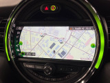 ●純正ナビ:一体感のあるナビは、高級感ある車内を演出してくれます。オーディオ機能も充実しておりますので、運転もより楽しめます♪