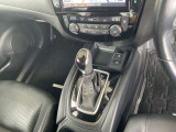 駐車ブレーキは電動式です。オートホールド機能付きで便利ですね