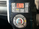 【オートエアコン】一度お好みの温度に設定すれば、車内の温度を検知し風量や温度を自動で調整。暑い&hellip;寒い&hellip;と何度もスイッチ操作をする必要はありません。快適な車内空間には必須の機能ですね♪