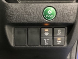 ハンドルの右側にはVSA(ABS+TCS+横滑り抑制)の解除スイッチなどがついています。燃費に役立つECONボタンもここです。
