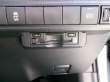 ETC車載器を装備しています。高速道路の料金所もストレスなく通行できます。すっきりとしたビルトインタイプですよ。
