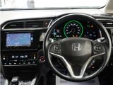 運転にかかわる様々な操作を安全に行えるように視点移動が少なく、操作性に配慮されたスイッチ類が凝縮されたコクピットです。