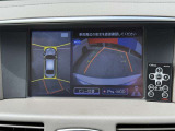 駐停車には便利なアラウンドビューモニター搭載。サイドモニターの切り替えも可能です。