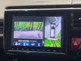 【マルチビューカメラシステム】専用のカメラにより、上から見下ろしたような視点で360度クルマの周囲を確認することができます☆死角部分も確認しやすく、狭い場所での切り返しや駐車もスムーズに行えます。