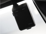 ◆ドライブレコーダー◆映像・音声などを記録する自動車用の装置です。 もしもの事故の際の記録はもちろん、旅行の際の思い出としてドライブの映像を楽しむことができます。