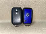 【スマートキー】キーを取り出さずにドアを施錠&解錠。クルマの始動も可能です。