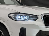 アダプティブLEDヘッドライトはステアリングを切った方向を照らします。
