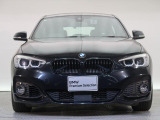 【キドニーグリル】BMWの代名詞。一目見ただけでBMWであると認識できる確固たるアイコンとして存在感を放ちます。