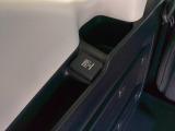 荷室には便利なアクセサリーソケットを装備。アウトドアや車中でのちょっとした電源確保に役立ち、使い勝手がぐっと広がります。