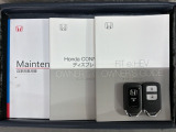 スマートキーは鍵をバッグに入れたままでもドアロックの開閉やエンジンのON・OFFができます。夜間や雨の日も鍵を探さなくて良いので便利です。