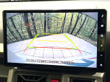 【バックカメラ】駐車時に後方がリアルタイム映像で確認できます。大型商業施設や立体駐車場での駐車時や、夜間のバック時に大活躍!運転スキルに関わらず、今や必須となった装備のひとつです!
