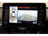 パノラミックビューモニター付きです。車両を上から見たような映像をディスプレイオーディオ画面に表示。運転席からの目視だけでは見にくい、車両周辺の状況をリアルタイムでしっかり確認できます。