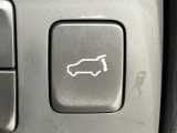 【パワーバックドア】スマートキーや運転席のボタンを押すだけでリアゲートが自動で開閉します!荷物を持っている時や、高い位置にあるバックドアを閉める際に便利な機能です♪