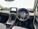 運転席まわりです。 各操作スイッチは使いやすい位置に配置されてます。