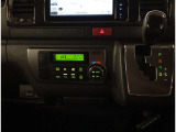 スマートキー付きです。スマートキーとは鍵を車に差し込まなくても、ドアノブを触ったりするだけで、ドアロックを解錠できます。これが凄く便利なんですよ。