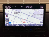 ナビゲーションはフルセグTV、インターナビ対応の純正メモリーナビを搭載しています。Bluetoothオーディオ機能がありますので、スマートフォンなどの音楽も再生できます。