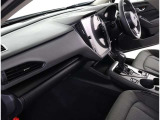 高いホールド性で運転姿勢が安定します。長距離ドライブでも疲れにくいのが魅力です。快適なドライビングライフをお送りください♪