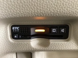 ハンドルの左下にETCがついています。高速道路の料金所の通過も楽々です。 カードの取り出しもしやすい場所についています。