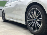 BMW純正アルミホイールです。納車時にはアルミホイールコーティングも承っております!是非ご検討下さいませ。