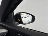●アウディサイドアシスト『後方の死角を並走する車両を検知しドアミラーの内側のLEDが点灯。ドライバーに注意を促し事故を未然に防ぐシステムです。』