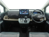 ◆視界広々で非常に運転しやすくロングドライブでも疲れを感じさせないすっきりとまとまったインパネ周りです。