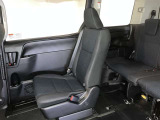 後席シートは運転席側のみです。