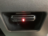 高速道路に乗るときは必需品です。有料道路の料金をキャシュレス ノンストップで通過できます。ETCカードは現在使用中のもので大丈夫です。
