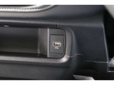 スマートフォンなどの音楽再生が可能なUSB接続ジャック装備車両です♪♪♪
