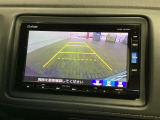 リバースギアに入れるだけで後方の表示へ切り替わります。夜間や雨の日の駐車も楽になりますよ。