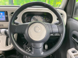 インテリアに合わせたデザインのステアリングは、運転される方のことも考え、運転しやすい形状、大きさです。是非一度、実際に触ってお確かめください。