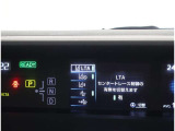 とっても見やすいメーターです。夜間時はラグジュアリーな気分にさせてくれる照明が魅力ですので、夜のドライブも楽しみになりますよ♪