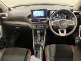 インパネ周りの写真です。操作性・視認性・質感と3拍子揃ったつくりです☆