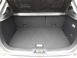 大きな間口で荷物の出し入れも楽々出来ますよ!ハッチゲートは、雨の日にも便利に使えますよ